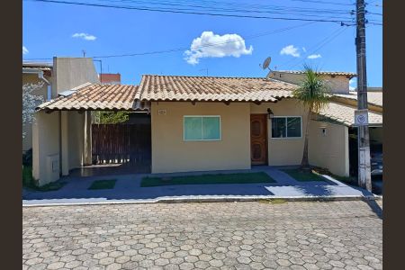 Casa de condomínio para alugar com 170m², 2 quartos e 3 vagas Casa de condomínio para alugar com 170m², 2 quartos e 3 vagasFachada