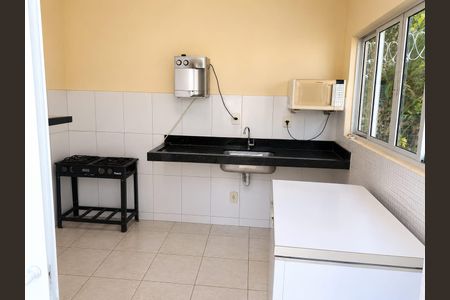 Cozinha de casa de condomínio para alugar com 2 quartos, 170m² em Vila Santos Dumont, Aparecida de Goiânia