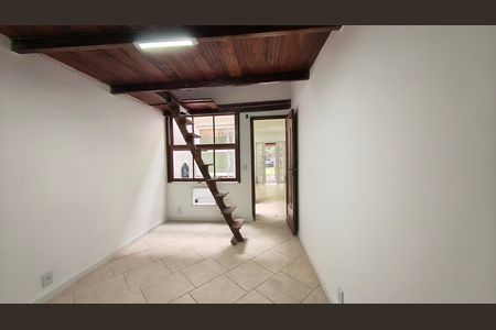 Casa para alugar com 80m², 2 quartos e 4 vagas