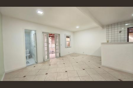 Casa para alugar com 2 quartos, 80m² em Recreio dos Bandeirantes, Rio de Janeiro