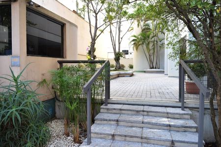 Acesso ao edifício de apartamento à venda com 3 quartos, 110m² em Vila Madalena, São Paulo