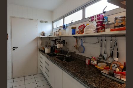Cozinha de apartamento à venda com 3 quartos, 110m² em Vila Madalena, São Paulo