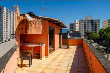 Casa à venda com 220m², 5 quartos e 4 vagas Casa à venda com 220m², 5 quartos e 4 vagasTerraço