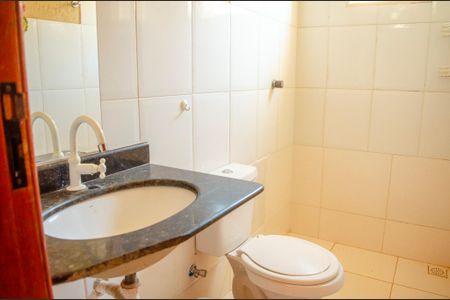 Casa à venda com 220m², 5 quartos e 4 vagas Casa à venda com 220m², 5 quartos e 4 vagasBanheiro 2