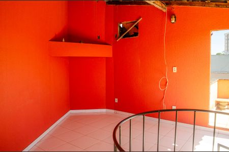 Casa à venda com 220m², 5 quartos e 4 vagas Casa à venda com 220m², 5 quartos e 4 vagasHall do Terraço