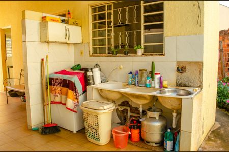 Casa à venda com 220m², 5 quartos e 4 vagas Casa à venda com 220m², 5 quartos e 4 vagasÁrea de Serviço