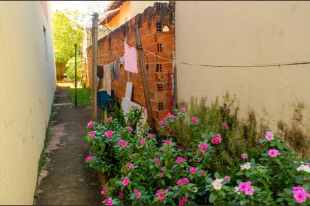 Casa à venda com 220m², 5 quartos e 4 vagas Casa à venda com 220m², 5 quartos e 4 vagasQuintal