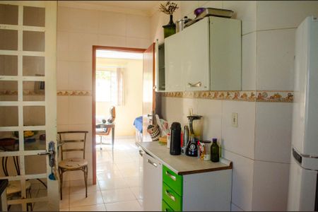 Casa à venda com 220m², 5 quartos e 4 vagas Casa à venda com 220m², 5 quartos e 4 vagasCozinha