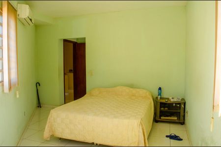 Casa à venda com 220m², 5 quartos e 4 vagas Casa à venda com 220m², 5 quartos e 4 vagasSuíte 1