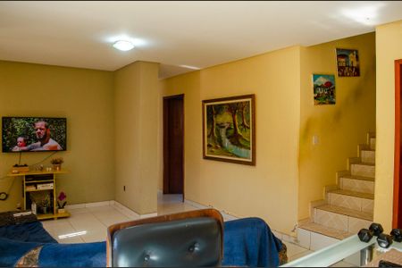 Casa à venda com 220m², 5 quartos e 4 vagas Casa à venda com 220m², 5 quartos e 4 vagasSala