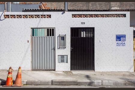 Fachada de casa para alugar com 1 quarto, 23m² em Piraporinha, Diadema