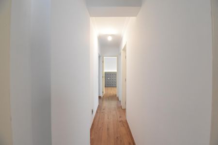 Corredor de apartamento à venda com 3 quartos, 110m² em Batel, Curitiba