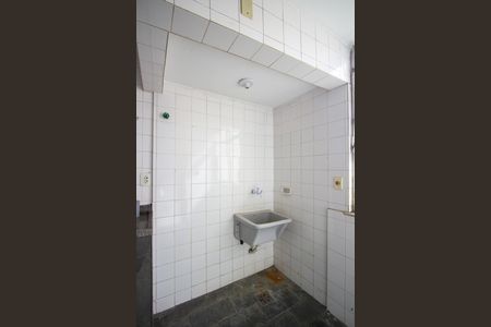 Área de Serviço de apartamento para alugar com 2 quartos, 56m² em Mutondo, São Gonçalo