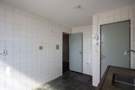 Cozinha de apartamento para alugar com 2 quartos, 56m² em Mutondo, São Gonçalo