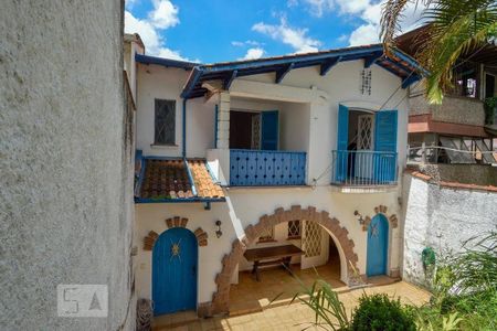 Fachada de casa à venda com 4 quartos, 350m² em Morro dos Ingleses, São Paulo