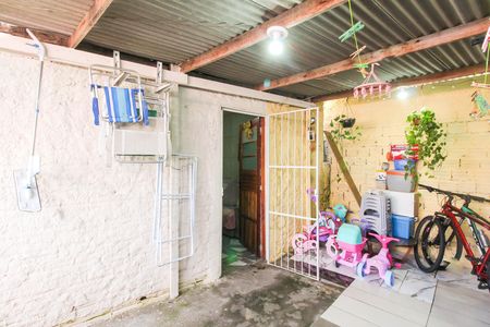 Área externa de casa à venda com 2 quartos, 60m² em Harmonia, Canoas