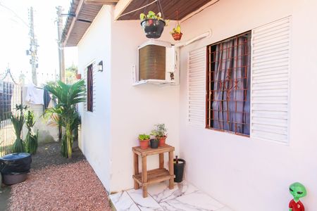 Área externa de casa à venda com 2 quartos, 60m² em Harmonia, Canoas
