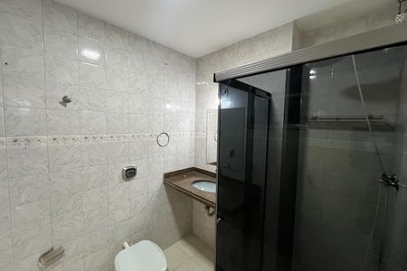Banheiro de apartamento para alugar com 2 quartos, 89m² em Pitangueiras, Rio de Janeiro