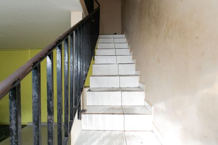 Casa para alugar com 160m², 2 quartos e 1 vaga Casa para alugar com 160m², 2 quartos e 1 vagaEscada