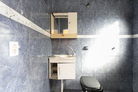 Casa para alugar com 160m², 2 quartos e 1 vaga Casa para alugar com 160m², 2 quartos e 1 vagaBanheiro da Suíte