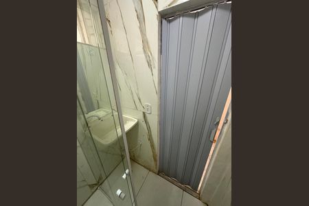 Banheiro de apartamento para alugar com 1 quarto, 25m² em Itararé, São Vicente