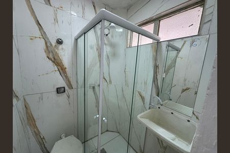Banheiro de apartamento para alugar com 1 quarto, 25m² em Itararé, São Vicente