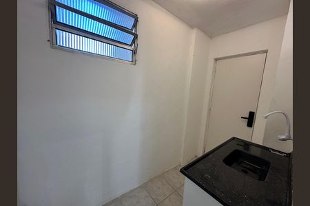 Cozinha de apartamento para alugar com 1 quarto, 25m² em Itararé, São Vicente