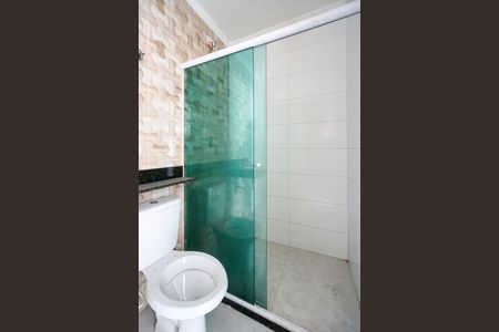 Banheiro de kitnet/studio para alugar com 1 quarto, 27m² em Vila Sao Geraldo, São Paulo