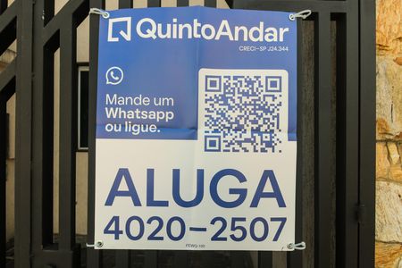 Studio para alugar com 28m², 1 quarto e sem vaga Studio para alugar com 28m², 1 quarto e sem vagaFachada - Placa Código FEWQ-100