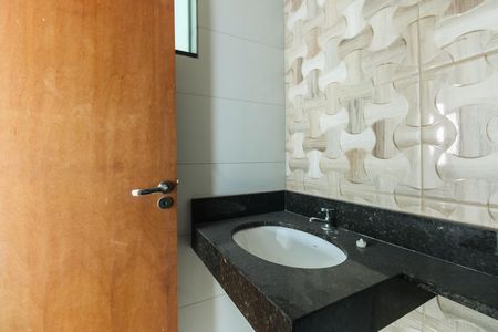 Banheiro de kitnet/studio para alugar com 1 quarto, 28m² em Vila Sao Geraldo, São Paulo