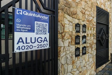 Studio para alugar com 28m², 1 quarto e sem vaga Studio para alugar com 28m², 1 quarto e sem vagaFachada - Placa Código FEWQ-100