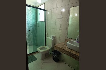 Banheiro de apartamento para alugar com 3 quartos, 120m² em Casa Grande, Rio das Ostras