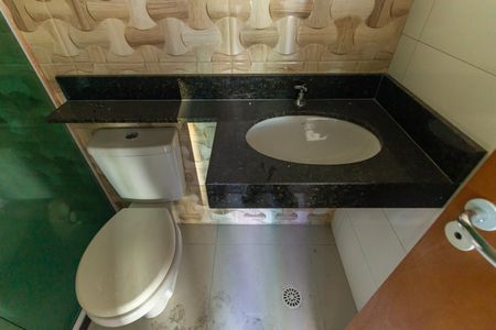 Banheiro de kitnet/studio para alugar com 0 quarto, 30m² em Vila Sao Geraldo, São Paulo