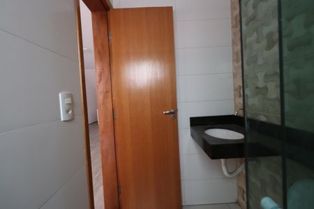 Banheiro de kitnet/studio para alugar com 1 quarto, 30m² em Vila Sao Geraldo, São Paulo