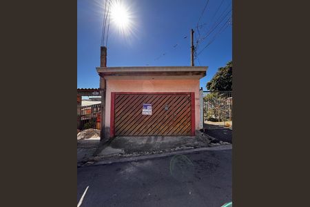 Casa à venda com 315m², 6 quartos e 2 vagas Casa à venda com 315m², 6 quartos e 2 vagasFachada