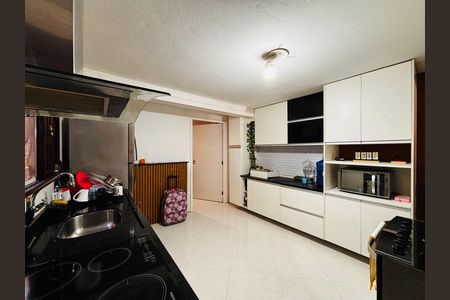 Casa à venda com 315m², 6 quartos e 2 vagas Casa à venda com 315m², 6 quartos e 2 vagasCozinha