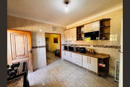 Casa à venda com 315m², 6 quartos e 2 vagas Casa à venda com 315m², 6 quartos e 2 vagasCozinha