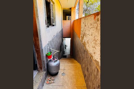 Casa à venda com 315m², 6 quartos e 2 vagas Casa à venda com 315m², 6 quartos e 2 vagasAcesso a casa 2