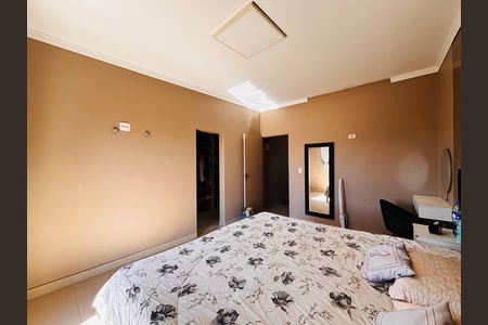 Casa à venda com 315m², 6 quartos e 2 vagas Casa à venda com 315m², 6 quartos e 2 vagasQuarto
