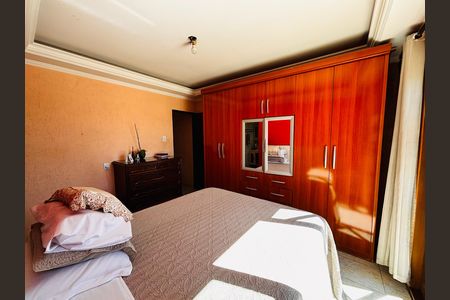 Casa à venda com 315m², 6 quartos e 2 vagas Casa à venda com 315m², 6 quartos e 2 vagasSuíte 2