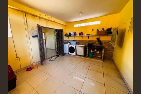 Casa à venda com 315m², 6 quartos e 2 vagas Casa à venda com 315m², 6 quartos e 2 vagasLavanderia