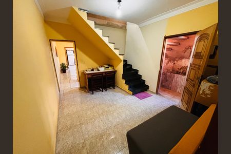 Casa à venda com 315m², 6 quartos e 2 vagas Casa à venda com 315m², 6 quartos e 2 vagasSala