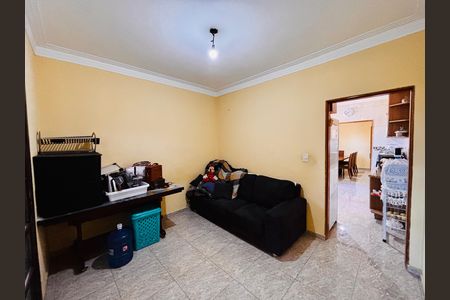 Casa à venda com 315m², 6 quartos e 2 vagas Casa à venda com 315m², 6 quartos e 2 vagasSala