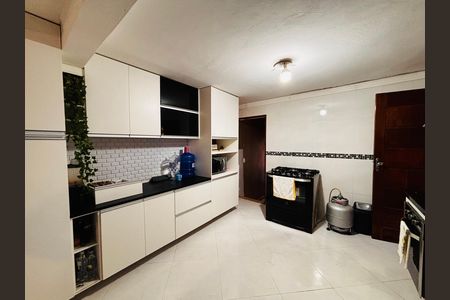 Casa à venda com 315m², 6 quartos e 2 vagas Casa à venda com 315m², 6 quartos e 2 vagasCozinha