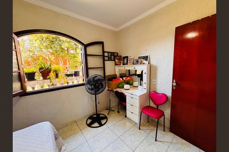 Casa à venda com 315m², 6 quartos e 2 vagas Casa à venda com 315m², 6 quartos e 2 vagasQuarto