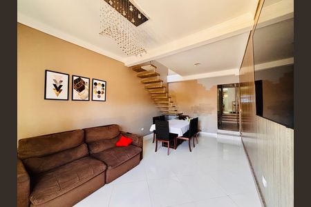 Casa à venda com 315m², 6 quartos e 2 vagas Casa à venda com 315m², 6 quartos e 2 vagasSala