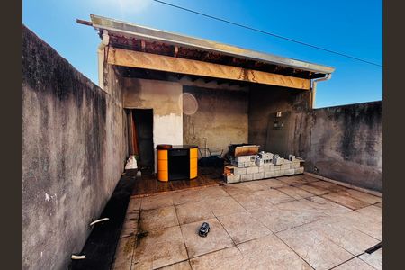 Casa à venda com 315m², 6 quartos e 2 vagas Casa à venda com 315m², 6 quartos e 2 vagasFundos