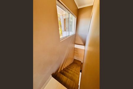 Casa à venda com 315m², 6 quartos e 2 vagas Casa à venda com 315m², 6 quartos e 2 vagasAcesso aos quartos