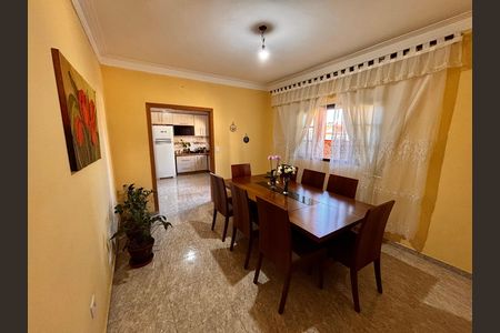 Casa à venda com 315m², 6 quartos e 2 vagas Casa à venda com 315m², 6 quartos e 2 vagasSala de Jantar