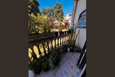 Casa à venda com 315m², 6 quartos e 2 vagas Casa à venda com 315m², 6 quartos e 2 vagasVaranda